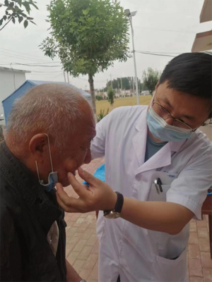 健康伴你行,區慢病站皮膚科進社區公益義診活動火熱開展